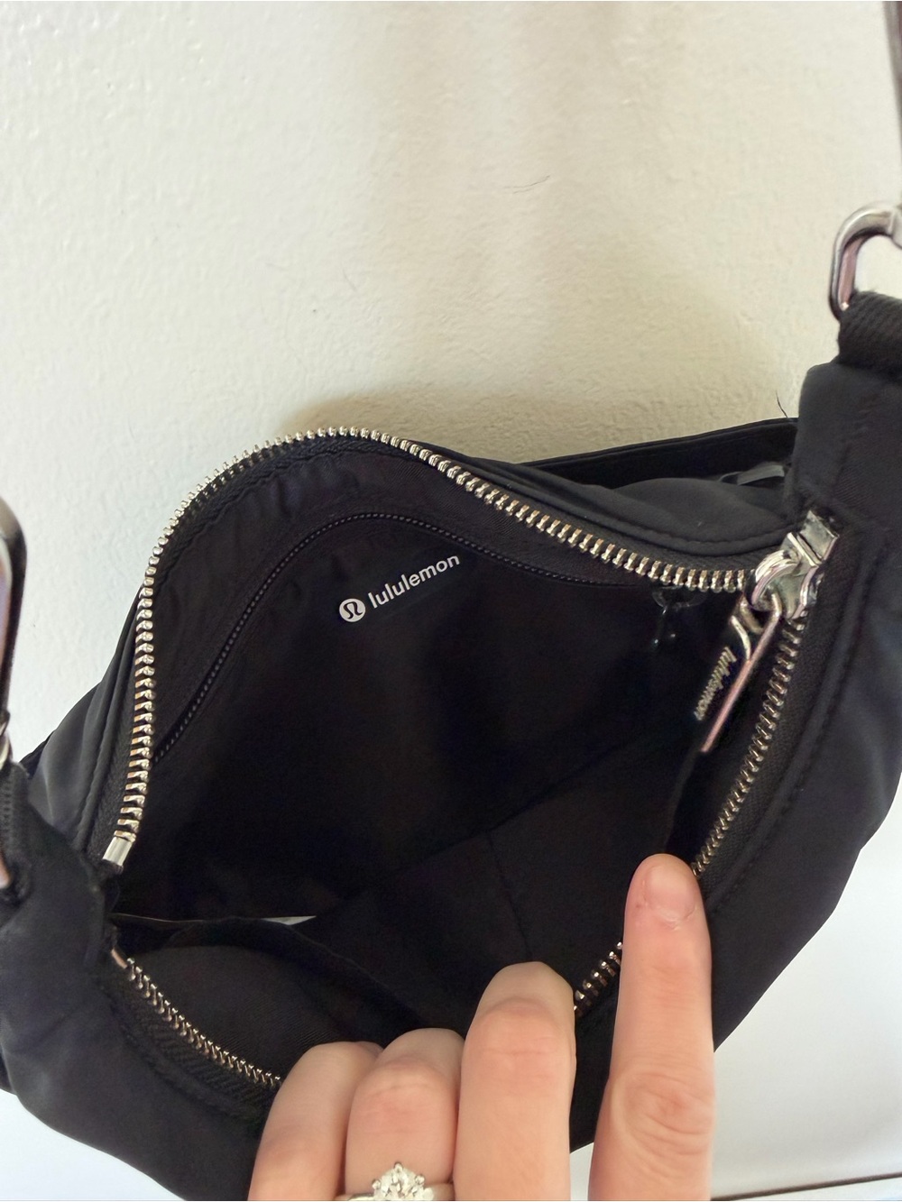 LULULEMON City Essentials Small Shoulder Bag 3L in Black - Picture 12 of 12